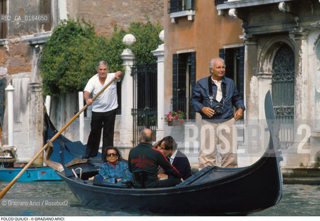 Caption: Nome: .QUILICI FOLCO.Descrizione: .GIORNALISTA DOCUMENTARISTA DI VIAGGI / A VENEZIA / GONDOLA (BARCA).JOURNALIST TRAVEL DOCUMENTARY  / IN VENICE / GONDOLA (BOAT).Credit: ©Graziano Arici/Rosebud2 / Costo: .A.Nazione: .ITALIA.ITALY.Cittˆ: ..Data: .1995