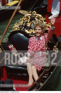 Caption: Nome: .REAGAN NANCY.Descrizione: .FIRST LADY MOGLIE DI RONALD REAGAN PRESIDENTE DEGLI USA (1981-88) / IN GONDOLA (BARCA) A VENEZIA.FIRST LADY RONALD REAGANS WIFE (PRESIDENT USA 1981-88) / IN GONDOLA (BOAT) IN VENICE.Credit: ©Graziano Arici/Rosebud2 / Costo: .A.Nazione: .USA.USA.Cittˆ: ..Data: .1985