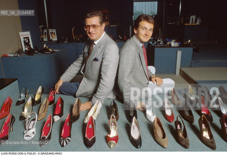 Caption: Nome: .ROSSI LUIGI.Descrizione: .ECONOMIA INDUSTRIALE CALZATURE / CON IL FIGLIO / SCARPE.ECONOMICS INDUSTRIAL FOOTWEAR / WITH SON / SHOES.Credit: ©Graziano Arici/Rosebud2 / Costo: .A.Nazione: .ITALIA.ITALY.Cittˆ: ..Data: .1995