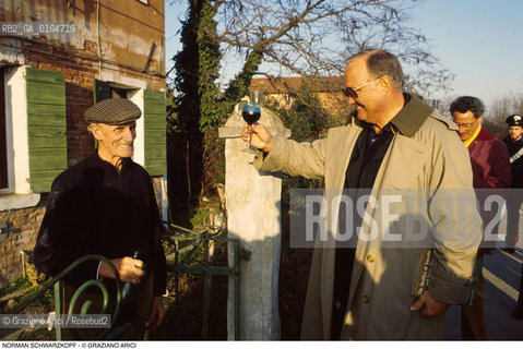 Caption: Nome: .SCHWARZKOPF NORMAN.Descrizione: .GENERALE COMANDANTE DELLESERCITO AMERICANO DURANTE LA GUERRA USA-IRAQ (DESERT-STORM) / A TORCELLO.GENERAL COMMANDER OF USA ARMY DURING WAR USA-IRAK (DESERT-STORM) / IN TORCELLO.Credit: ©Graziano Arici/Rosebud2 / Costo: .A.Nazione: .USA.Cittˆ: ..Data: .1995