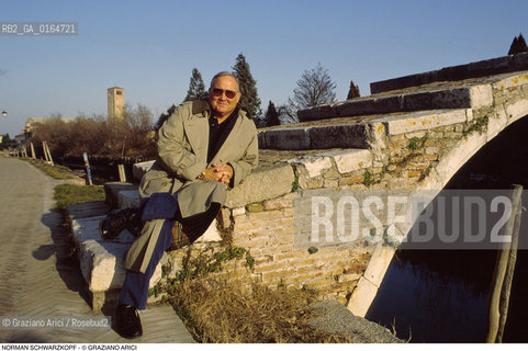Caption: Nome: .SCHWARZKOPF NORMAN.Descrizione: .GENERALE COMANDANTE DELLESERCITO AMERICANO DURANTE LA GUERRA USA-IRAQ (DESERT-STORM) / A TORCELLO.GENERAL COMMANDER OF USA ARMY DURING WAR USA-IRAK (DESERT-STORM) / IN TORCELLO.Credit: ©Graziano Arici/Rosebud2 / Costo: .A.Nazione: .USA.Cittˆ: ..Data: .1995