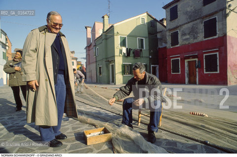Caption: Nome: .SCHWARZKOPF NORMAN.Descrizione: .GENERALE COMANDANTE DELLESERCITO AMERICANO DURANTE LA GUERRA USA-IRAQ (DESERT-STORM) / A BURANO.GENERAL COMMANDER OF USA ARMY DURING WAR USA-IRAK (DESERT-STORM) / IN BURANO.Credit: ©Graziano Arici/Rosebud2 / Costo: .A.Nazione: .USA.Cittˆ: ..Data: .1995