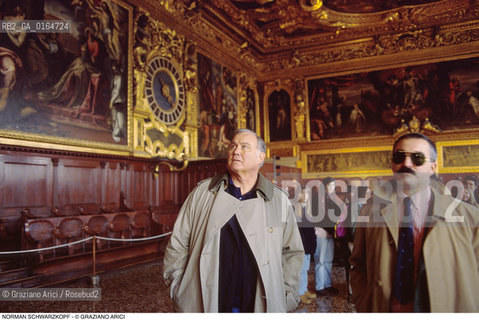 Caption: Nome: .SCHWARZKOPF NORMAN.Descrizione: .GENERALE COMANDANTE DELLESERCITO AMERICANO DURANTE LA GUERRA USA-IRAQ (DESERT-STORM) / IN PALAZZO DUCALE A VENEZIA.GENERAL COMMANDER OF USA ARMY DURING WAR USA-IRAK (DESERT-STORM) / IN VENICE.Credit: ©Graziano Arici/Rosebud2 / Costo: .A.Nazione: .USA.Cittˆ: ..Data: .1995