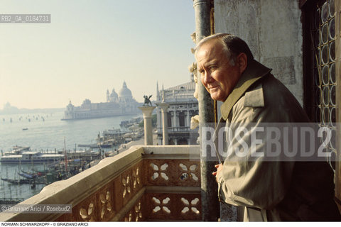 Caption: Nome: .SCHWARZKOPF NORMAN.Descrizione: .GENERALE COMANDANTE DELLESERCITO AMERICANO DURANTE LA GUERRA USA-IRAQ (DESERT-STORM) / A VENEZIA.GENERAL COMMANDER OF USA ARMY DURING WAR USA-IRAK (DESERT-STORM) / IN VENICE.Credit: ©Graziano Arici/Rosebud2 / Costo: .A.Nazione: .USA.Cittˆ: ..Data: .1995