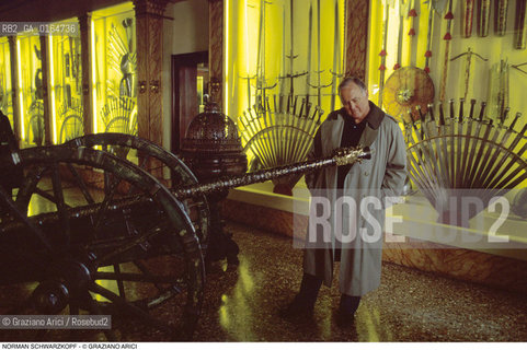 Caption: Nome: .SCHWARZKOPF NORMAN.Descrizione: .GENERALE COMANDANTE DELLESERCITO AMERICANO DURANTE LA GUERRA USA-IRAQ (DESERT-STORM) / AL MUSEO DELLE ARMI DEL PALAZZO DUCALE A VENEZIA.GENERAL COMMANDER OF USA ARMY DURING WAR USA-IRAK (DESERT-STORM) / IN VENICE.Credit: ©Graziano Arici/Rosebud2 / Costo: .A.Nazione: .USA.Cittˆ: ..Data: .1995