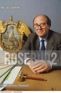 Caption: Nome: .SEMENZATO FRANCO.Descrizione: .PROPRIETARIO DELLOMONIMA CASA DASTE / STEMMA .PROPRIETARY OF HOMONYMOUS AUCTION HAUSE .Credit: ©Graziano Arici/Rosebud2 / Costo: .A.Nazione: .ITALIA.ITALY.Cittˆ: ..Data: .1994