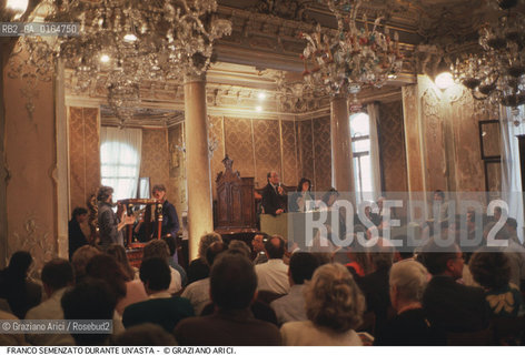 Nome: .SEMENZATO FRANCO.Descrizione: .PROPRIETARIO DELLOMONIMA CASA DASTE / VENDITA ALLASTA.PROPRIETARY OF HOMONYMOUS AUCTION HAUSE / AUCTION SALE.Credit: ©Graziano Arici/Rosebud2 / Costo: .A.Nazione: .ITALIA.ITALY.Cittˆ: .VENEZIA.VENICE.Data: .1994.