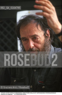 Nome:.SZEEMANN HARALD.Descrizione:.CRITICO DARTE STORICO DIRETTORE DEL SETTORE ARTI VISIVE DELLA BIENNALE.ART CRITIC HISTORICAL DIRECTOR OF THE BIENNALES VISUAL ARTS SECTOR.Credit:.Graziano Arici/Rosebud2/.Costo:.A.Nazione:.SVIZZERA.SWISS.Cittˆ:.VENEZIA.VENICE.Data:.6/05/1999