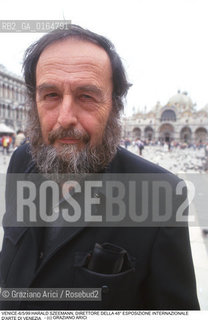 Nome:.SZEEMANN HARALD.Descrizione:.CRITICO DARTE STORICO DIRETTORE DEL SETTORE ARTI VISIVE DELLA BIENNALE/ PIAZZA SAN MARCO VENEZIA.ART CRITIC HISTORICAL DIRECTOR OF THE BIENNALES VISUAL ARTS SECTOR / SAINT MARK SQUARE VENICE.Credit:.Graziano Arici/Rosebud2/.Costo:.A.Nazione:.SVIZZERA.SWISS.Cittˆ:.VENEZIA.VENICE.Data:.6/05/1999