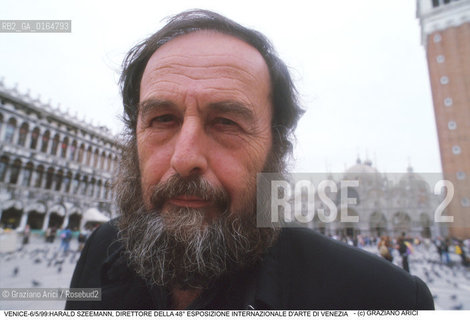 Nome:.SZEEMANN HARALD.Descrizione:.CRITICO DARTE STORICO DIRETTORE DEL SETTORE ARTI VISIVE DELLA BIENNALE/ PIAZZA SAN MARCO VENEZIA.ART CRITIC HISTORICAL DIRECTOR OF THE BIENNALES VISUAL ARTS SECTOR / SAINT MARK SQUARE VENICE.Credit:.Graziano Arici/Rosebud2/.Costo:.A.Nazione:.SVIZZERA.SWISS.Cittˆ:.VENEZIA.VENICE.Data:.6/05/1999