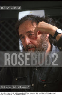 Nome:.SZEEMANN HARALD.Descrizione:.CRITICO DARTE STORICO DIRETTORE DEL SETTORE ARTI VISIVE DELLA BIENNALE.ART CRITIC HISTORICAL DIRECTOR OF THE BIENNALES VISUAL ARTS SECTOR.Credit:.Graziano Arici/Rosebud2/.Costo:.A.Nazione:.SVIZZERA.SWISS.Cittˆ:.VENEZIA.VENICE.Data:.6/05/1999