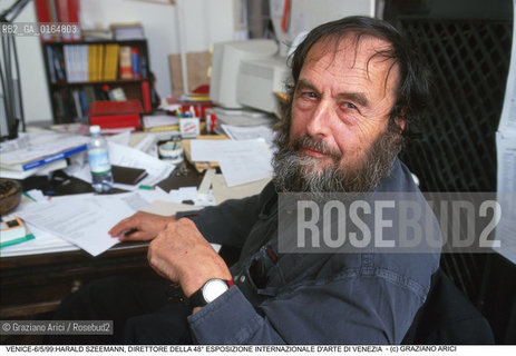 Nome:.SZEEMANN HARALD.Descrizione:.CRITICO DARTE STORICO DIRETTORE DEL SETTORE ARTI VISIVE DELLA BIENNALE.ART CRITIC HISTORICAL DIRECTOR OF THE BIENNALES VISUAL ARTS SECTOR .Credit:.Graziano Arici/Rosebud2/.Costo:.A.Nazione:.SVIZZERA.SWISS.Cittˆ:.VENEZIA.VENICE.Data:.6/05/1999
