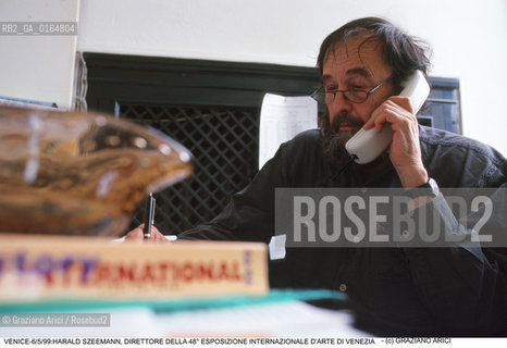 Nome:.SZEEMANN HARALD.Descrizione:.CRITICO DARTE STORICO DIRETTORE DEL SETTORE ARTI VISIVE DELLA BIENNALE.ART CRITIC HISTORICAL DIRECTOR OF THE BIENNALES VISUAL ARTS SECTOR .Credit:.Graziano Arici/Rosebud2/.Costo:.A.Nazione:.SVIZZERA.SWISS.Cittˆ:.VENEZIA.VENICE.Data:.6/05/1999