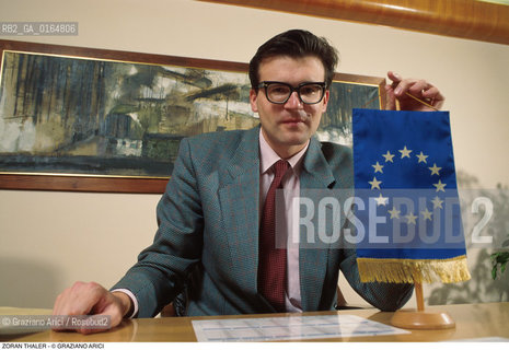 Caption: Nome: .THALER ZORAN.Descrizione: .POLITICO DEL PARTITO DEMOCRATICO LIBERALE PRESIDENTE DELLA COMMISSIONE ESTERI DELLA CAMERA .Credit: ©Graziano Arici/Rosebud2 / Costo: .A.Nazione: .SLOVENIA.Cittˆ: .LUBIANA.Data: .1995