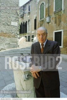 Caption: Nome: .VISENTINI BRUNO.Descrizione: .POLITICO REPUBBLICANO EX MINISTRO DELLE FINANZE (1974-76 E 1983-87) E DEL BILANCIO (1979) / A VENEZIA.POLITICAL REPUBLICAN EX  MINISTER OF FINANCE (1974-76 E 1983-87) AND OF BALANCE (1979) / IN VENICE.Credit: ©Graziano Arici/Rosebud2 / Costo: .A.Nazione: .ITALIA.ITALY.Cittˆ: ..Data: .1992