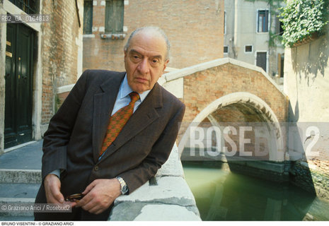 Caption: Nome: .VISENTINI BRUNO.Descrizione: .POLITICO REPUBBLICANO EX MINISTRO DELLE FINANZE (1974-76 E 1983-87) E DEL BILANCIO (1979) / A VENEZIA.POLITICAL REPUBLICAN EX  MINISTER OF FINANCE (1974-76 E 1983-87) AND OF BALANCE (1979) / IN VENICE.Credit: ©Graziano Arici/Rosebud2 / Costo: .A.Nazione: .ITALIA.ITALY.Cittˆ: ..Data: .1992