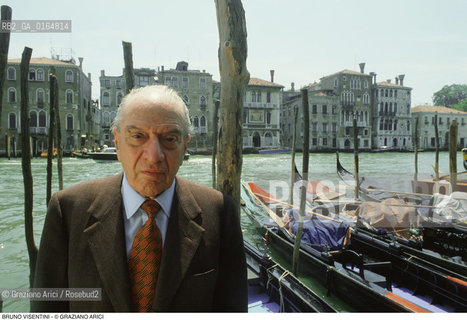 Caption: Nome: .VISENTINI BRUNO.Descrizione: .POLITICO REPUBBLICANO EX MINISTRO DELLE FINANZE (1974-76 E 1983-87) E DEL BILANCIO (1979) / A VENEZIA.POLITICAL REPUBLICAN EX  MINISTER OF FINANCE (1974-76 E 1983-87) AND OF BALANCE (1979) / IN VENICE.Credit: ©Graziano Arici/Rosebud2 / Costo: .A.Nazione: .ITALIA.ITALY.Cittˆ: ..Data: .1992