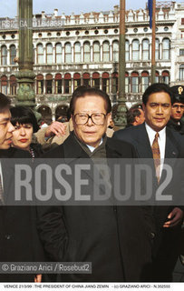 Nome:.ZEMIN JIANG.Descrizione:.POLITICA / PRESIDENTE DELLA REPUBBLICA POPOLARE CINESE  / PIAZZA SAN MARCO VENEZIA.POLITICS / PRESIDENT OF CHINESE POPULAR REPUBLIC  / SAINT MARK SQUARE VENICE.Credit:.Graziano Arici/Rosebud2/.Costo:.A.Nazione:.CINA .CHINA.Cittˆ:.VENEZIA.VENICE.Data:.21/03/1999