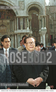 Nome:.ZEMIN JIANG.Descrizione:.POLITICA / PRESIDENTE DELLA REPUBBLICA POPOLARE CINESE  / PIAZZA SAN MARCO VENEZIA.POLITICS / PRESIDENT OF CHINESE POPULAR REPUBLIC  / SAINT MARK SQUARE VENICE.Credit:.Graziano Arici/Rosebud2/.Costo:.A.Nazione:.CINA .CHINA.Cittˆ:.VENEZIA.VENICE.Data:.21/03/1999