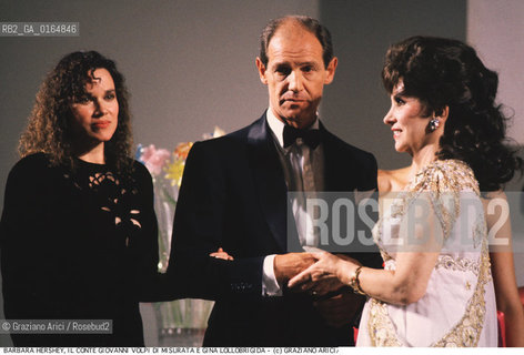 Nome:.HERSHEY BARBARA.Descrizione:.CINEMA ATTRICE / CON IL CONTE GIOVANNI VOLPI DI MISURATA E GINA LOLLOBRIGIDA.CINEMA ACTRESS / WITH THE COUNT GIOVANNI VOLPI DI MISURATA AND GINA LOLLOBRIGIDA.Credit:.Graziano Arici/Rosebud2/.Costo:.A.Nazione:.USA.Cittˆ:.VENEZIA.VENICE.Data:.1988.
