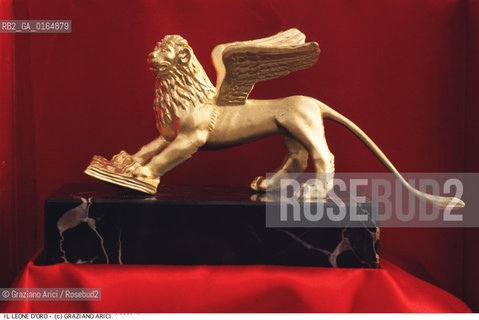 Nome: .MOSTRA INTERNAZIONALE DARTE CINEMATOGRAFICA {DI VENEZIA}.{VENICE} FILM FESTIVAL.Descrizione: .PREMIO LEONE DORO / MOSTRA DEL CINEMA.PRIZE GOLDEN LION / {VENICE} FILM FESTIVAL.Credit: ©Graziano Arici/Rosebud2 / Costo: .A.Nazione: .ITALIA.ITALY.Cittˆ: .VENEZIA.VENICE.Data:.1996.