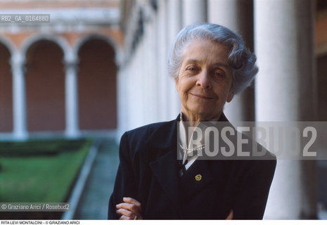 Caption: Nome: .LEVI MONTALCINI RITA.Descrizione: .SCIENZA NEUROBIOLOGA PREMIO NOBEL PER LA MEDICINA 1986 / NEL CHIOSTRO DELLA FONDAZIONE CINI (ISOLA DI SAN GIORGIO) A VENEZIA .SCIENCE NEUROBIOLOGY NOBEL PRIZE FOR MEDICINE 1986 / IN THE CLOISTER OF CINI FONDAZIONE (SAN GIORGIO ISLAND) IN VENICE.Credit: ©Graziano Arici/Rosebud2 / Costo: .A.Nazione: .ITALIA.ITALY.Cittˆ: ..Data: .1997