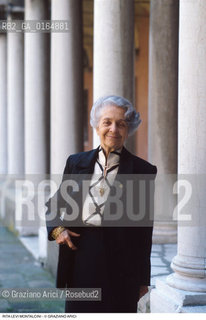 Caption: Nome: .LEVI MONTALCINI RITA.Descrizione: .SCIENZA NEUROBIOLOGA PREMIO NOBEL PER LA MEDICINA 1986 / NEL CHIOSTRO DELLA FONDAZIONE CINI (ISOLA DI SAN GIORGIO) A VENEZIA .SCIENCE NEUROBIOLOGY NOBEL PRIZE FOR MEDICINE 1986 / IN THE CLOISTER OF CINI FONDAZIONE (SAN GIORGIO ISLAND) IN VENICE.Credit: ©Graziano Arici/Rosebud2 / Costo: .A.Nazione: .ITALIA.ITALY.Cittˆ: ..Data: .1997