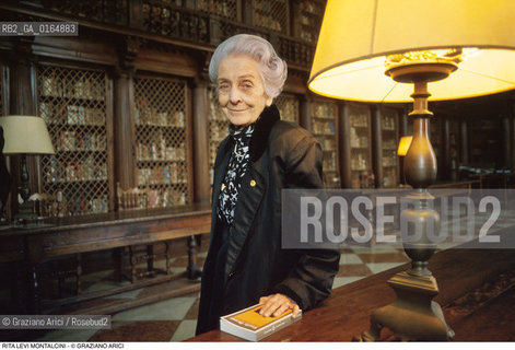 Caption: Nome: .LEVI MONTALCINI RITA.Descrizione: .SCIENZA NEUROBIOLOGA PREMIO NOBEL PER LA MEDICINA 1986 / NELLA BIBLIOTECA DELLA FONDAZIONE CINI (ISOLA DI SAN GIORGIO) A VENEZIA .SCIENCE NEUROBIOLOGY NOBEL PRIZE FOR MEDICINE 1986 / IN THE LIBRARY  OF CINI FONDAZIONE (SAN GIORGIO ISLAND) IN VENICE.Credit: ©Graziano Arici/Rosebud2 / Costo: .A.Nazione: .ITALIA.ITALY.Cittˆ: ..Data: .1997