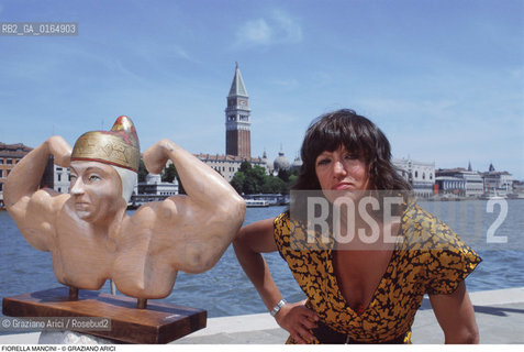 Caption: Nome: .MANCINI FIORELLA .Descrizione: .MODA STILISTA / A VENEZIA / MANICHINO.FASHION STYLIST / IN VENICE / DUMMY.Credit: ©Graziano Arici/Rosebud2 / Costo: .A.Nazione: .ITALIA.ITALY.Cittˆ: ..Data: .1994