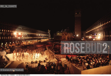 Nome:.MOSTRA INTERNAZIONALE DEL CINEMA.VENICE FILM FESTIVAL.Descrizione:.LA SERATA DELLA PREMIAZIONE IN PIAZZA SAN MARCO A VENEZIA / MOSTRA DEL CINEMA.THE PRIZE-GIVING EVENING IN ST. MARKS SQUARE.Credit:.Graziano Arici/Rosebud2/.Costo:.A.Nazione:.ITALIA.ITALY.Cittˆ:.VENEZIA.VENICE.Data:.1991.