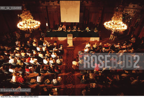 Nome:.MOSTRA INTERNAZIONALE DARTE CINEMATOGRAFICA.{VENICE} FILM FESTIVAL.Descrizione:.CONVEGNO INCONTRO INTERNAZIONALE DEGLI AUTORI / MOSTRA DEL CINEMA.MEETING.Credit:.Graziano Arici/Rosebud2/.Costo:.A.Nazione:.ITALIA.ITALY.Cittˆ:.VENEZIA.VENICE.Data:.1992.