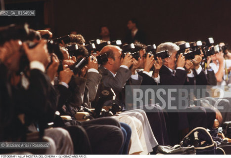 Nome: .MOSTRA INTERNAZIONALE DARTE CINEMATOGRAFICA {DI VENEZIA}.{VENICE} FILM FESTIVAL.Descrizione: .FOTOGRAFI / MOSTRA DEL CINEMA.PHOTOGRAPHERS / {VENICE} FILM FESTIVAL.Credit: ©Graziano Arici/Rosebud2 / Costo: .A.Nazione: .ITALIA.ITALY.Cittˆ: .VENEZIA.VENICE.Data:.1996.