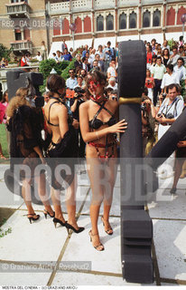 Nome: .MOSTRA INTERNAZIONALE DEL CINEMA.{VENICE} FILM FESTIVAL.Descrizione: .PERFORMANCE DELLA STILISTA FIORELLA MANCINI PER IL FILM LA CHIAVE DI TINTO BRASS / MOSTRA DEL CINEMA / MODA / COSTUME DA BAGNO / BIKINI.PERFORMANCE OF THE FASHION DESIGNER FIORELLA MANCINI FOR THE FILM LA CHIAVE BY TINTO BRASS / BATHING SUIT / BIKINI.Credit: ©Graziano Arici/Rosebud2 / Costo: .A.Nazione: .ITALIA.ITALY.Cittˆ: .VENEZIA.VENICE.Data:.1983.