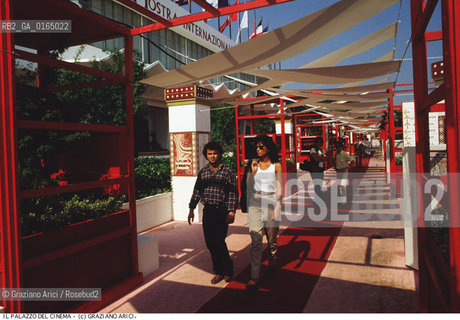 Nome: .MOSTRA INTERNAZIONALE DEL CINEMA.{VENICE} FILM FESTIVAL.Descrizione: .IL PALAZZO DEL CINEMA / MOSTRA DEL CINEMA.Credit: ©Graziano Arici/Rosebud2 / Costo: .A.Nazione: .ITALIA.ITALY.Cittˆ: .VENEZIA.VENICE.Data:.1987.