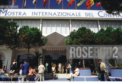 Nome: .MOSTRA INTERNAZIONALE DEL CINEMA.{VENICE} FILM FESTIVAL.Descrizione: .IL PALAZZO DEL CINEMA / MOSTRA DEL CINEMA.Credit: ©Graziano Arici/Rosebud2 / Costo: .A.Nazione: .ITALIA.ITALY.Cittˆ: .VENEZIA.VENICE.Data:.1985.