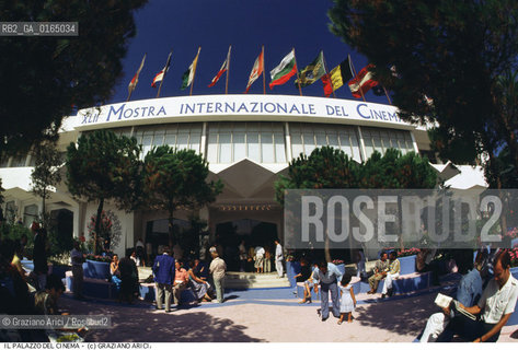 Nome: .MOSTRA INTERNAZIONALE DEL CINEMA.{VENICE} FILM FESTIVAL.Descrizione: .IL PALAZZO DEL CINEMA / MOSTRA DEL CINEMA.Credit: ©Graziano Arici/Rosebud2 / Costo: .A.Nazione: .ITALIA.ITALY.Cittˆ: .VENEZIA.VENICE.Data:.1985.