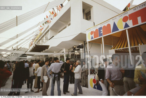 Nome: .MOSTRA INTERNAZIONALE DEL CINEMA.{VENICE} FILM FESTIVAL.Descrizione: .IL PALAZZO DEL CINEMA / MOSTRA DEL CINEMA.Credit: ©Graziano Arici/Rosebud2 / Costo: .A.Nazione: .ITALIA.ITALY.Cittˆ: .VENEZIA.VENICE.Data:.1980.