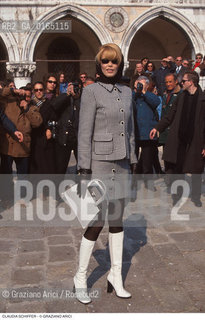 Caption: Nome: .SCHIFFER CLAUDIA.Descrizione: .MODA FOTOMODELLA TOP MODEL INDOSSATRICE / A VENEZIA.FASHION TOP MODEL / IN VENICE.Credit: ©Graziano Arici/Rosebud2 / Costo: .A.Nazione: .GERMANIA.GERMANY.Cittˆ: ..Data: .1996