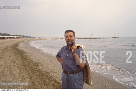 Caption: Nome: .STAINO SERGIO.Descrizione: .DISEGNATORE VIGNETTISTA FUMETTI / SULLA SPIAGGIA AL MARE.DRAFTSMAN CARTOONIST COMICS STRIP / ON THE BEACH AT THE SEA.Credit: ©Graziano Arici/Rosebud2 / Costo: .A.Nazione: .ITALIA.ITALY.Cittˆ: ..Data: .1996