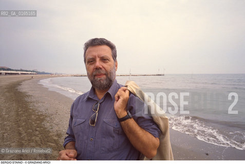 Caption: Nome: .STAINO SERGIO.Descrizione: .DISEGNATORE VIGNETTISTA FUMETTI / SULLA SPIAGGIA AL MARE.DRAFTSMAN CARTOONIST COMICS STRIP / ON THE BEACH AT THE SEA.Credit: ©Graziano Arici/Rosebud2 / Costo: .A.Nazione: .ITALIA.ITALY.Cittˆ: ..Data: .1996