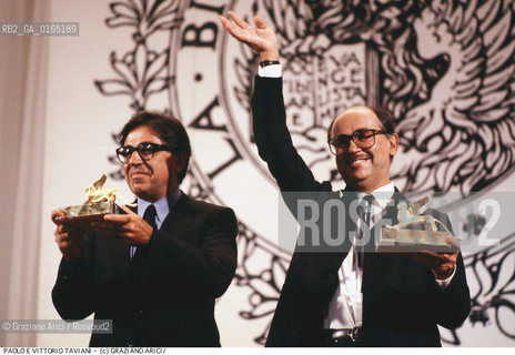 Nome: .TAVIANI PAOLO E VITTORIO.Descrizione: .CINEMA REGISTI / CON IL PREMIO LEONE DORO ALLA CARRIERA ALLA MOSTRA DEL CINEMA / FRATELLI.CINEMA DIRECTORS / WITH THE AWARD GOLDEN LION TO THE CAREER AT THE {VENICE} FILM FESTIVAL / BROTHERS.Credit: ©Graziano Arici/Rosebud2 / Costo: .A.Nazione: .ITALIA.ITALY.Cittˆ: .VENEZIA.VENICE.Data:.1986.