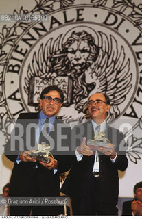 Nome: .TAVIANI PAOLO E VITTORIO.Descrizione: .CINEMA REGISTI / CON IL PREMIO LEONE DORO ALLA CARRIERA ALLA MOSTRA DEL CINEMA / FRATELLI.CINEMA DIRECTORS / WITH THE AWARD GOLDEN LION TO THE CAREER AT THE {VENICE} FILM FESTIVAL / BROTHERS.Credit: ©Graziano Arici/Rosebud2 / Costo: .A.Nazione: .ITALIA.ITALY.Cittˆ: .VENEZIA.VENICE.Data:.1986.