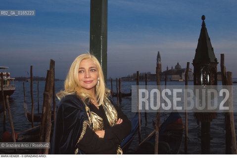 Caption: Nome: .VENIER MARA.Descrizione: .TELEVISIONE CINEMA ATTRICE CONDUTTRICE / A VENEZIA.TELEVISION CINEMA ACTRESS TV PRESENTER / IN VENICE.Credit: ©Graziano Arici/Rosebud2 / Costo: .A.Nazione: .ITALIA.ITALY.Cittˆ: ..Data: .1998
