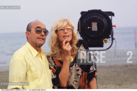 Nome:.VITTI MONICA.Descrizione:.CINEMA ATTRICE / CON IL CRITICO CINEMATOGRAFICO LELLO BERSANI AL MARE.CINEMA ACTRESS / WITH THE CRITIC LELLO BERSANI AT THE SEA.Credit:.Graziano Arici/Rosebud2/.Costo:.A.Nazione:.ITALIA.ITALY.Cittˆ:.VENEZIA.VENICE.Data:.1989.