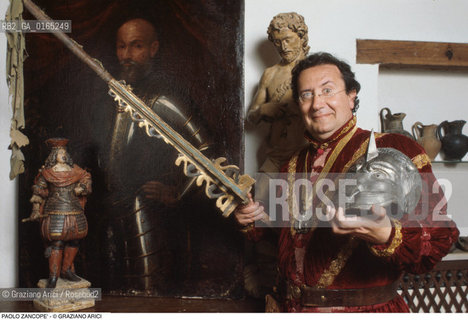 Caption: Nome: .ZANCOPE PAOLO.Descrizione: .ANTIQUARIO GRAN PRIORE DELLA COMPAGNIA DE CALZA I ANTICHI.Credit: ©Graziano Arici/Rosebud2 / Costo: .A.Nazione: .ITALIA.ITALY.Cittˆ: ..Data: .1988
