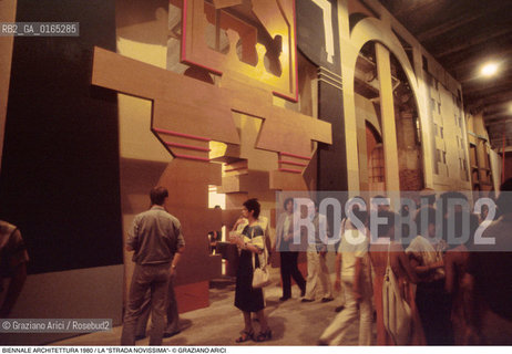 Nome: .BIENNALE ARCHITETTURA 1980.Descrizione: .LA STRADA NOVISSIMA REALIZZATA CON MATERIALI EFFIMERI ALLINTERNO DELLE CORDERIE DELLARSENALE / PROGETTATA DA VENTI ARCHITETTI DI TUTTO IL MONDO .Credit: ©Graziano Arici/Rosebud2 .Nazione: ..Cittˆ: ..Data: .1980