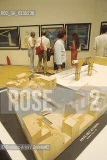 Nome: .BIENNALE ARCHITETTURA 1991.Descrizione: .QUINTA MOSTRA INTERNAZIONALE DI ARCHITETTURA / PLASTICO PONTE DELLACCADEMIA.Credit: ©Graziano Arici/Rosebud2 .Nazione: ..Cittˆ: ..Data: .1991