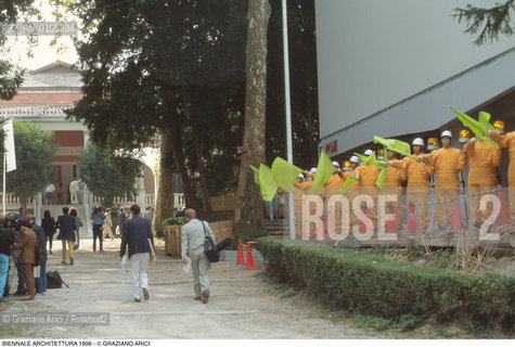Nome: .BIENNALE ARCHITETTURA 1996.Descrizione: .ESPOSIZIONE INTERNAZIONALE DI ARCHITETTURA / A DESTRA IL PADIGLIONE GIAPPONESE DI ARATA ISOZAKI .Credit: ©Graziano Arici/Rosebud2 .Nazione: ..Cittˆ: ..Data: .1996
