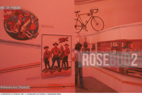 Nome: .LA BIENNALE DI VENEZIA 1981.Descrizione: .IL CONSUMO CULTURALE / PADIGLIONE ITALIA AI GIARDINI DI CASTELLO / SETTORE PROGETTI SPECIALI: UNA STORIA DEGLI ITALIANI DAL 1945 AI GIORNI NOSTRI / TEX WILLER JACOVITTI.Credit: ©Graziano Arici/Rosebud2 .Nazione: ..Cittˆ: ..Data: .1981