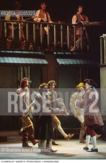 Caption: Caption: Nome: .IL CAMPIELLO .Descrizione: .TEATRO / OPERA DI CARLO GOLDONI / IL CANTANTE SKARDY CON IL GRUPPO MUSICALE VENEZIANO PITURA FRESKA CHE HA MUSICATO LO SPETTACOLO / AL TEATRO GOLDONI.Credit: ©Graziano Arici/Rosebud2 Costo: .A.Nazione: .ITALIA.Cittˆ: ..Data: .1995.
